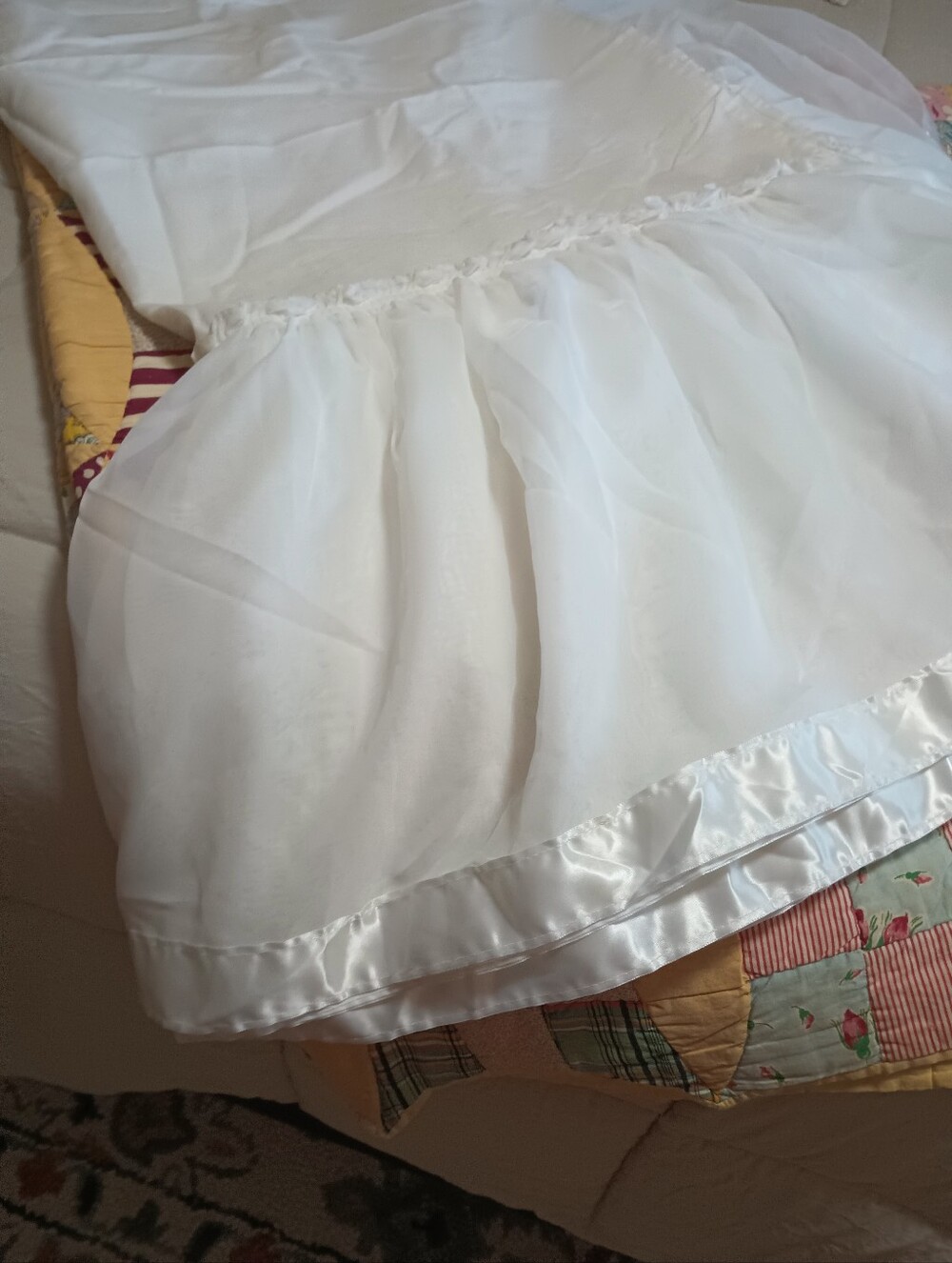 White Satiny-Trim Full Size Bed Skirt